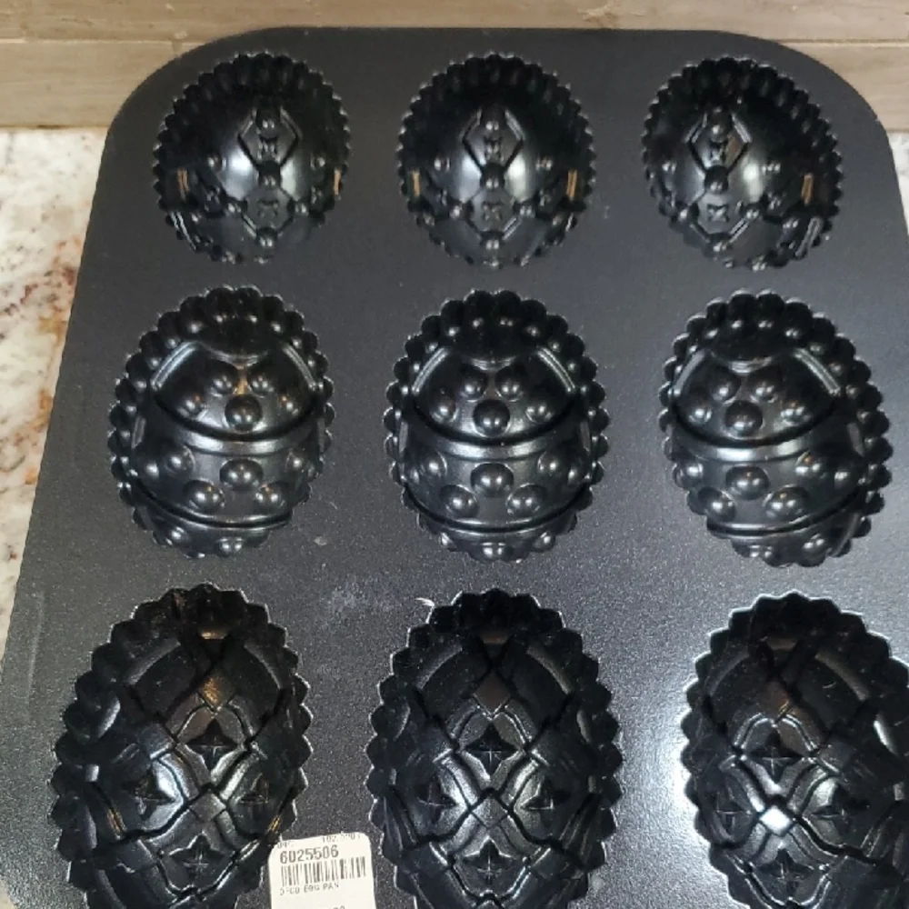 Williams Sonoma Vintage Black Egg-Shaped Cakelet Pan
